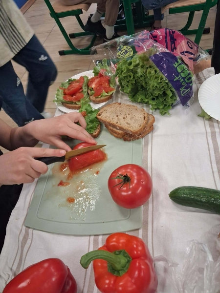 Wiosenne, zdrowe kanapki na lekcji techniki w klasie 3