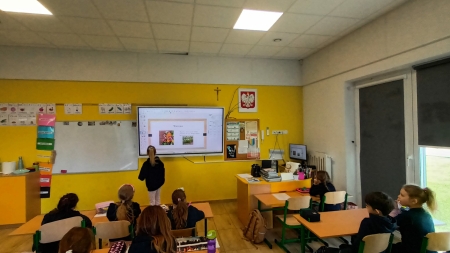 Uczennica w roli nauczyciela – wyjątkowa lekcja w klasie 1b