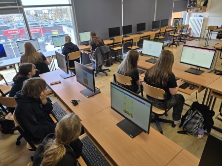 Dzień Ziemi na informatyce w klasie 8 – poezja dla planety