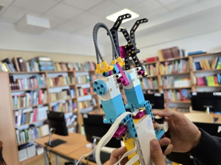 Gdy Lego spotyka fizykę – historia chwytaków, które ożyły w szkolnej pracowni