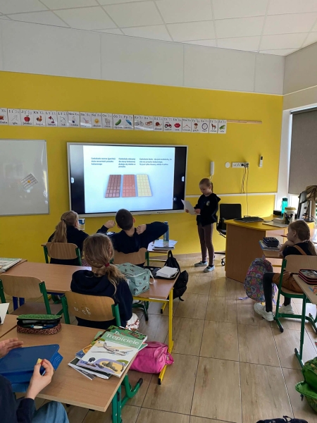 Słodka podróż do świata czekolady – niezwykła prezentacja Weroniki z 2B
