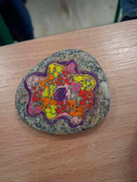 Kolorowe kamienie pełne miłości w klasie 3