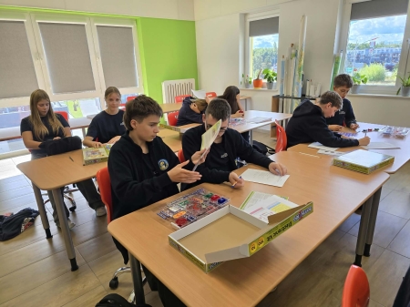 Od schematu do działającego układu – klasa 8 w świecie elektryki