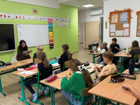 Czytelnicza przygoda klasy 2A – kolejne spotkanie z książką