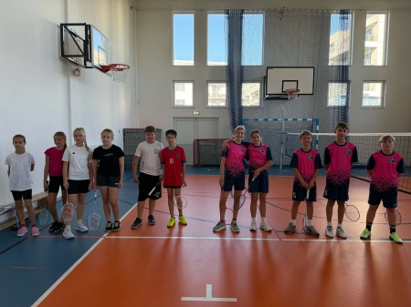 Podwójne zwycięstwo w badmintonie! Nasi uczniowie najlepsi w Miejskich Igrzyskach Dzieci